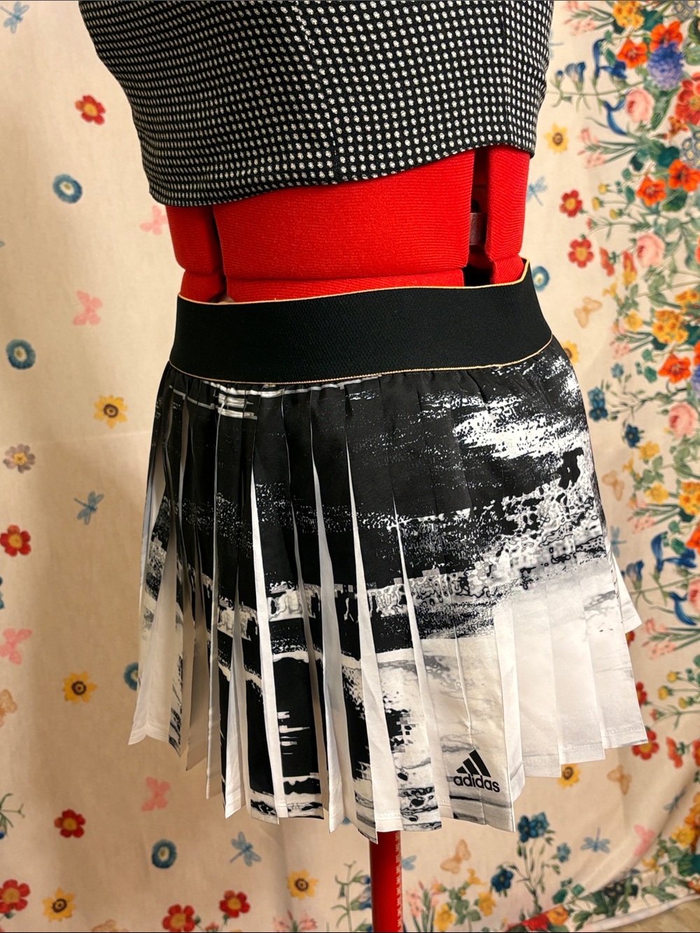 Adidas - Black and White Graphic Pleated Mini Skirt - Picture 6 of 8